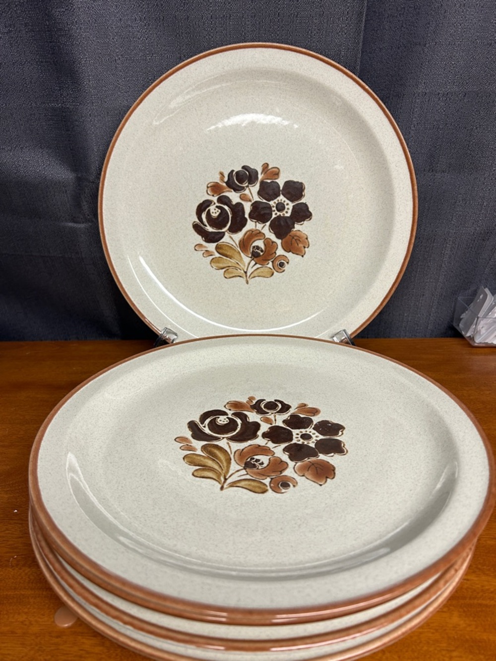 Finesse Stoneware Dinner Plates Granada sy-7738 with Brown Floral Motif - Set 5